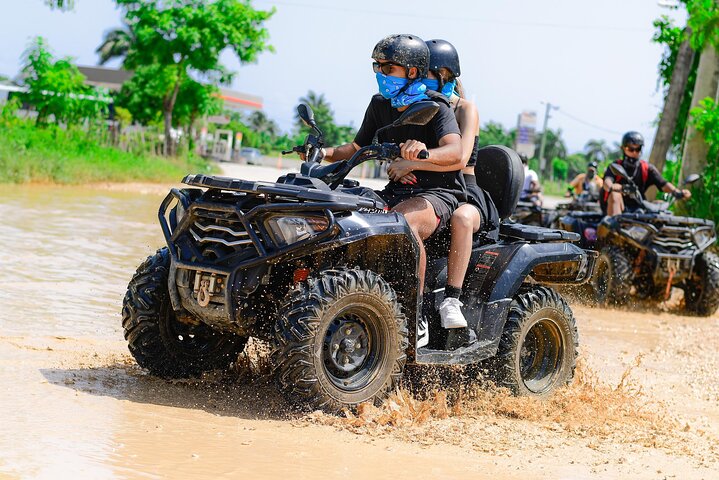 aventura en cuatrimoto 4X4 en punta cana al cenote y playa macao