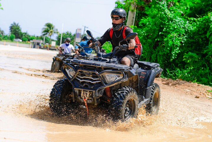 aventura en cuatrimoto 4X4 en punta cana al cenote y playa macao