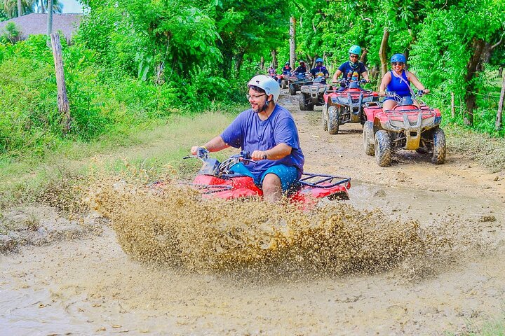 Aventura en ATV 4X4 en Punta Cana al cenote y playa Macao
